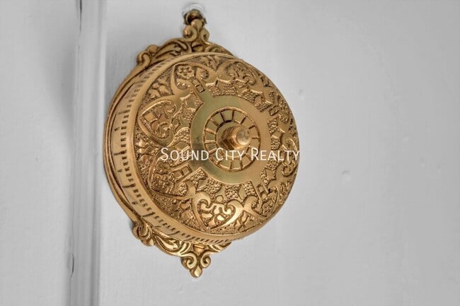 Building Photo - 1203 Kermit Dr