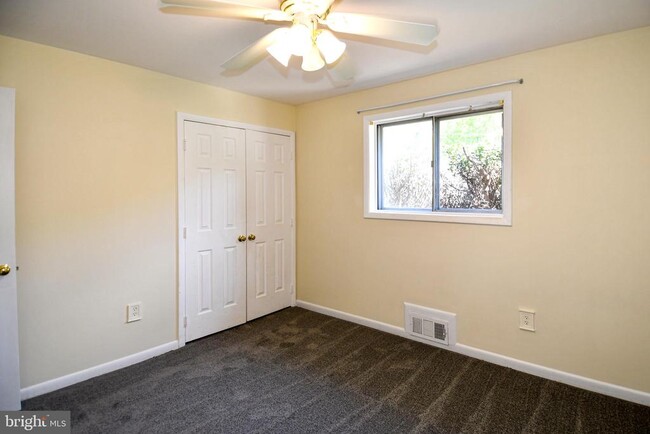 Building Photo - 4842 Randolph Dr