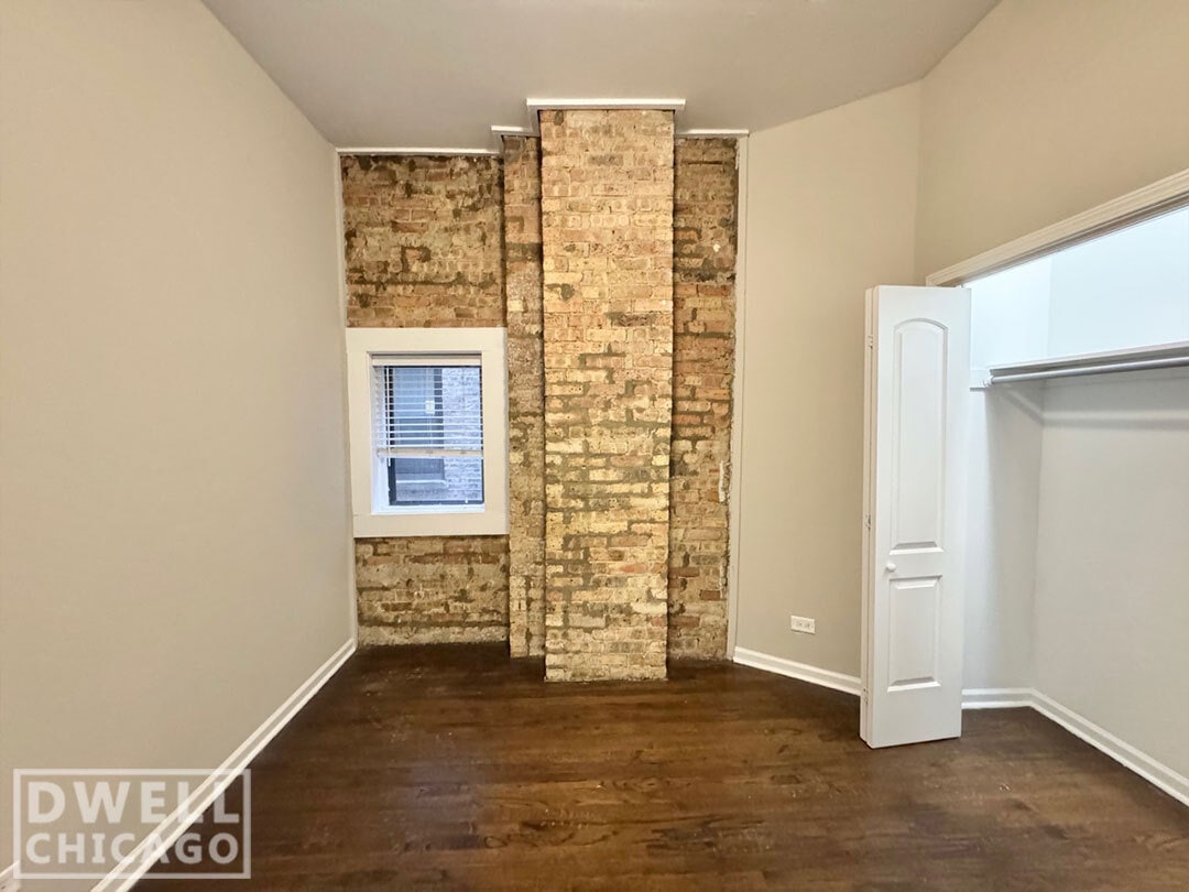 Building Photo - 3430 N Elaine Pl