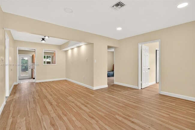 Building Photo - 4820 NE 1st Terrace