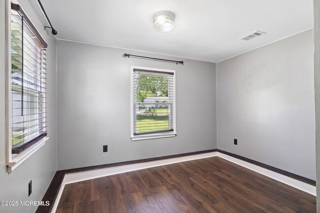 Building Photo - 6 Redwood Rd