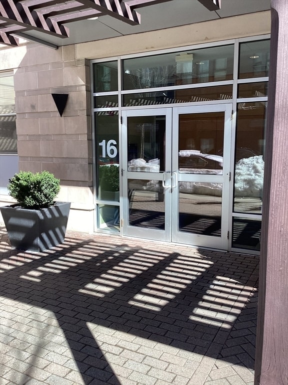 Building Photo - 16 Miner St