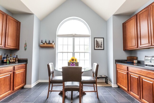 Building Photo - 3 Bedroom 2.5 Bath Townhouse in Grand Oaks...