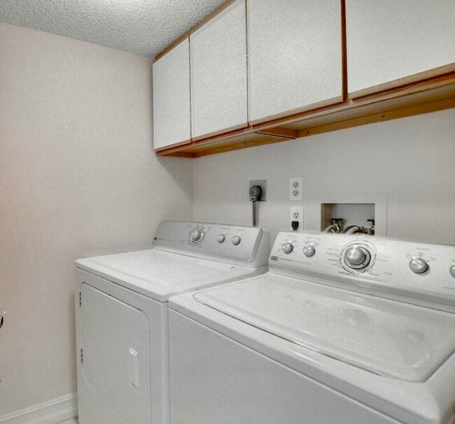 Building Photo - 7270 Ashford Pl