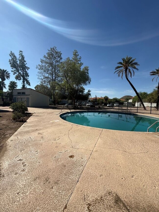 Building Photo - Townhome For Rent