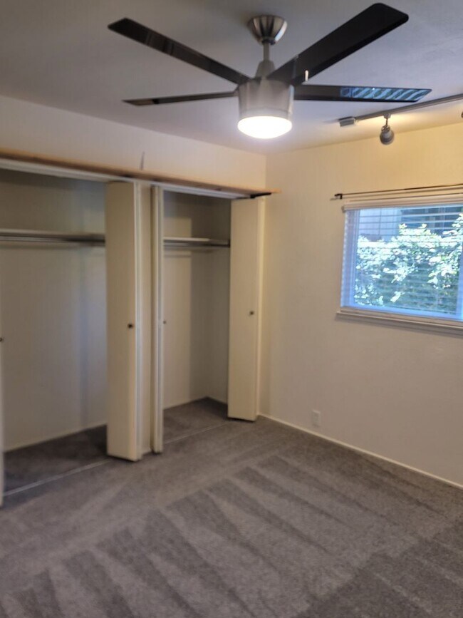 Building Photo - Mid-Century Modern half-plex in American R...