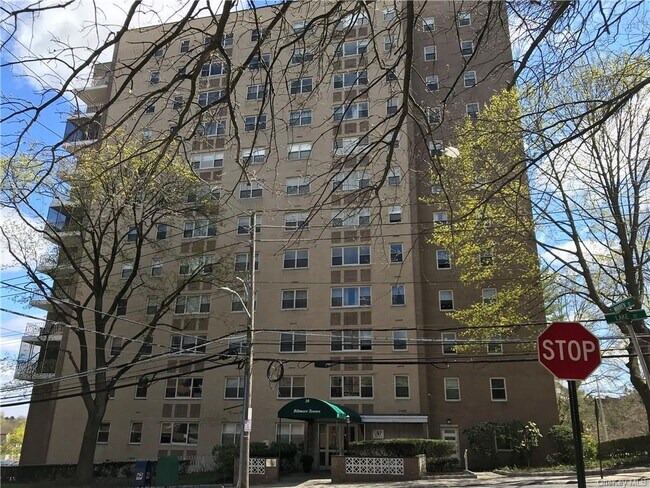 Building Photo - 30 Lake St