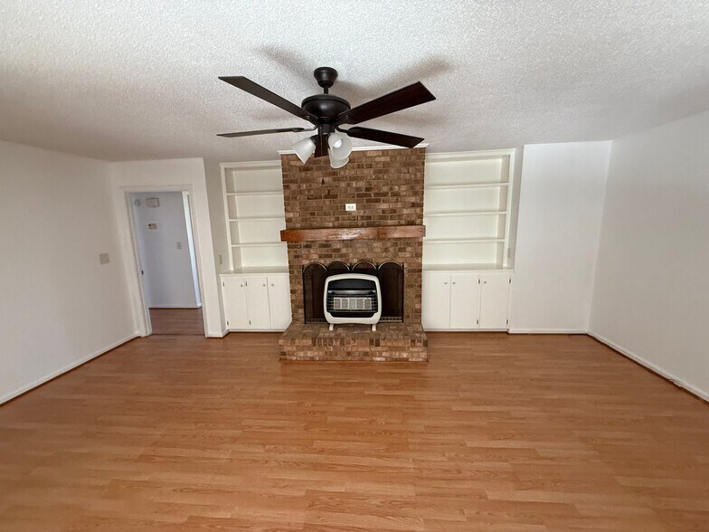 Building Photo - 1013 W Best Rd