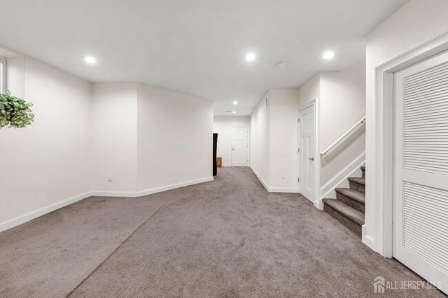 Building Photo - 2 Gonzalez Dr