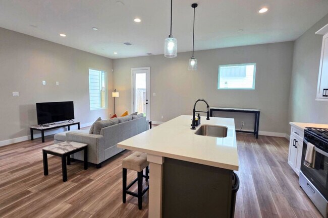 Building Photo - 8326 Curry Rd