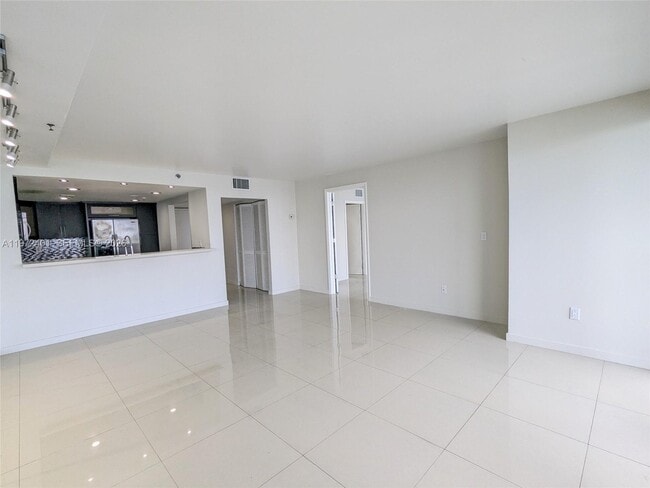 Building Photo - 555 NE 15th St