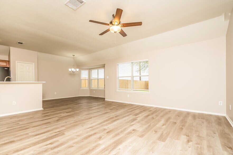 Building Photo - 120 Meadow View Ln