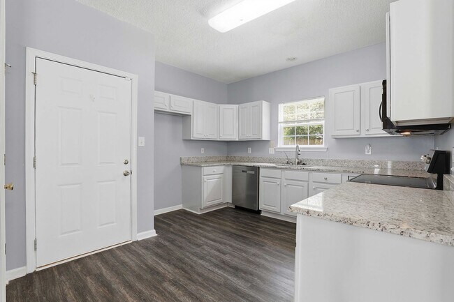 Building Photo - Updated 4BR Home in Timberlane with Fenced Yard and Stone Patio