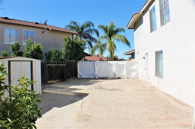 Building Photo - 25740 Rosebay Ct