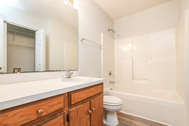 Building Photo - Embrace Convenience on Easy Street