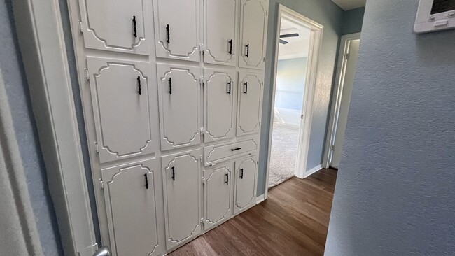 Building Photo - Three Bedroom Cozy Home Recently Remodeled!