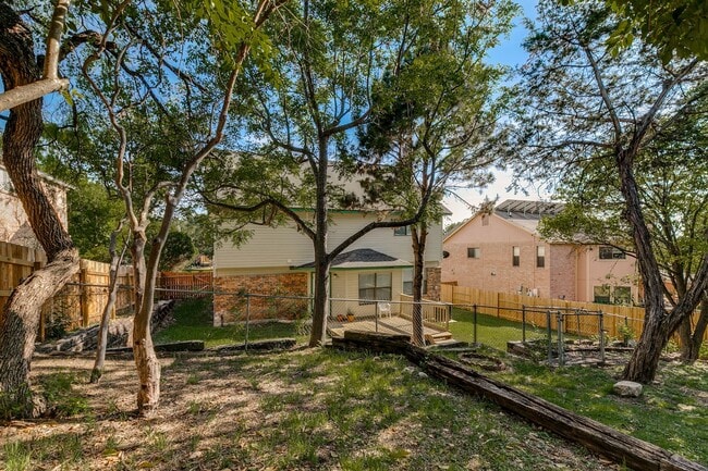 Building Photo - SPACIOUS 4-BEDROOM HOME IN PARKWOOD