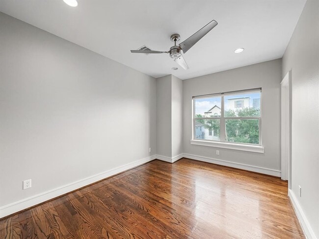 Building Photo - 1702 Southmore Blvd