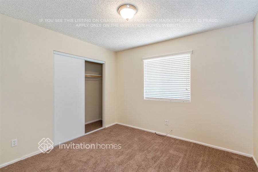 Building Photo - 215 N Kachina