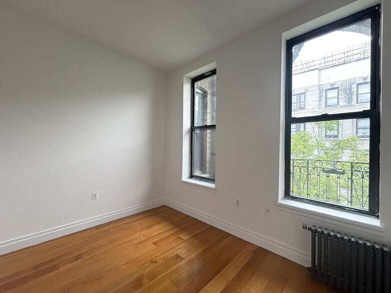 Building Photo - 609 W 137th St
