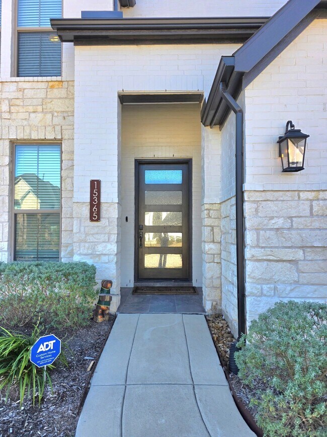 Building Photo - 15365 Legacy Pk Wy