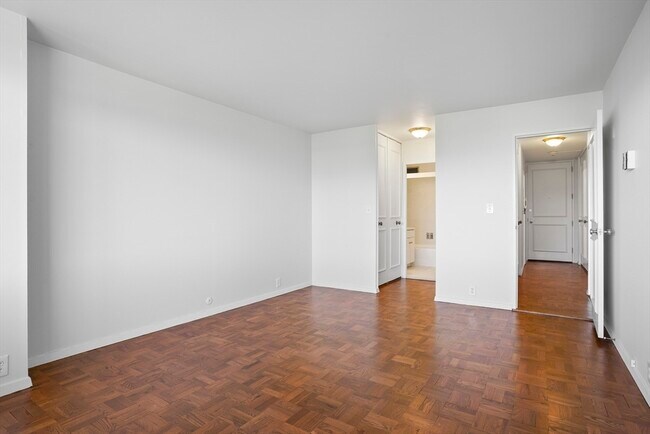 Building Photo - 180 Beacon St