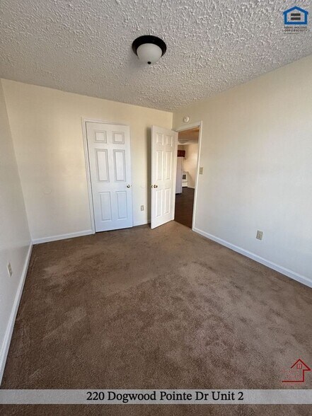 Building Photo - 220 Dogwood Pointe Dr