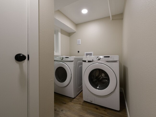 Building Photo - 2132-2134 NW Aspen Ave