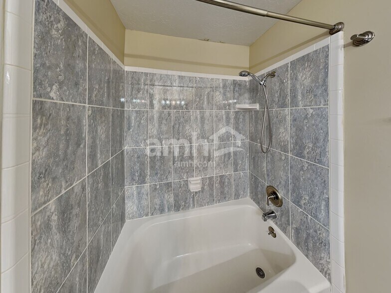 Building Photo - 451 W 225 N