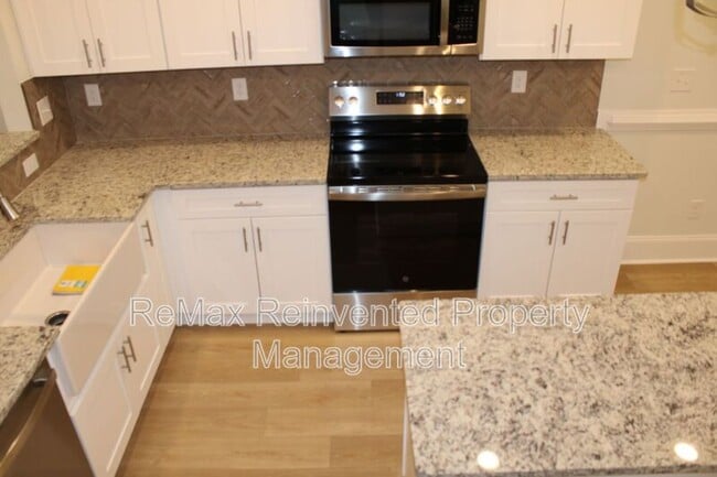 Building Photo - 921 Holbrook Dr