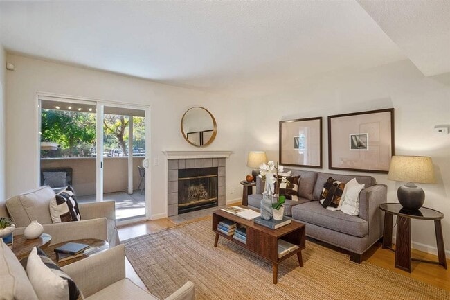 Building Photo - Resort Style Oakland Condo with Private Terrace