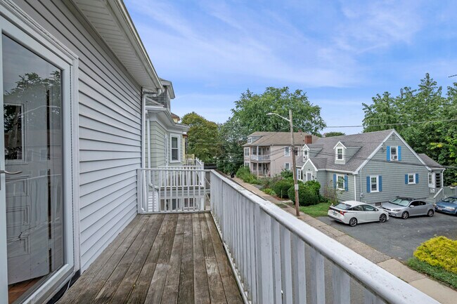 Building Photo - 5 Vale St