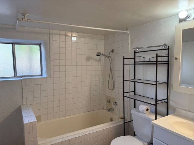 Building Photo - 949 Agua Fria St