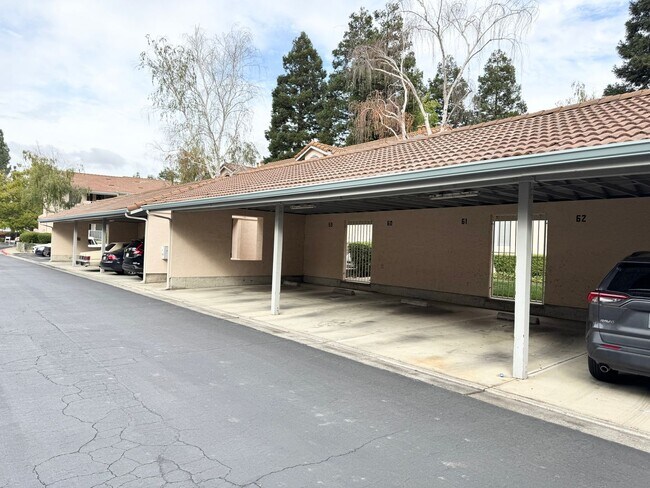 Building Photo - Perfect Shape Livermore Condo with many up...