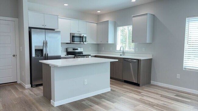 Building Photo - Roe Street Townhomes