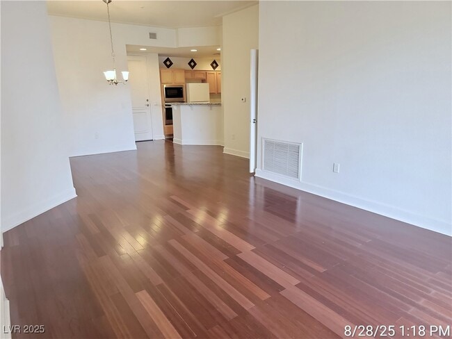 Building Photo - 63 E Agate Ave
