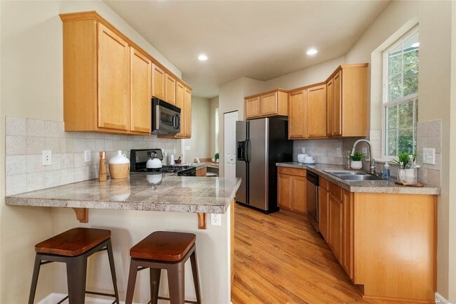 Building Photo - SEPTEMBER FREE >> Beautiful 3BR/3BA Townho...
