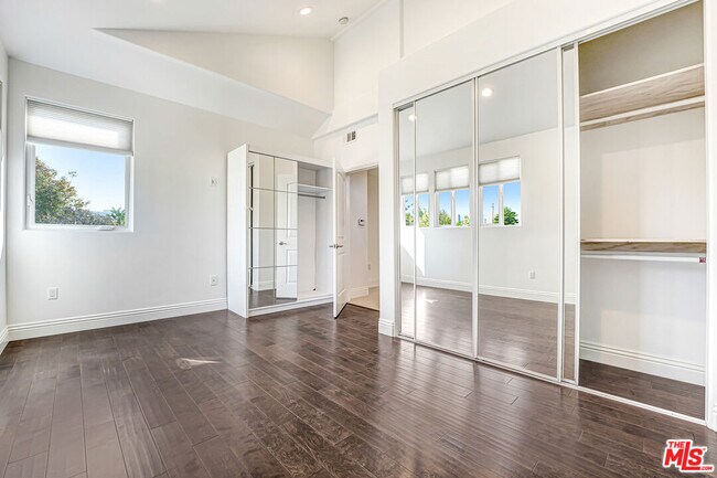 Building Photo - 1834 Euclid St