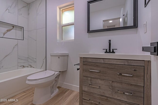 Building Photo - 3035 E Heatherbrae Dr