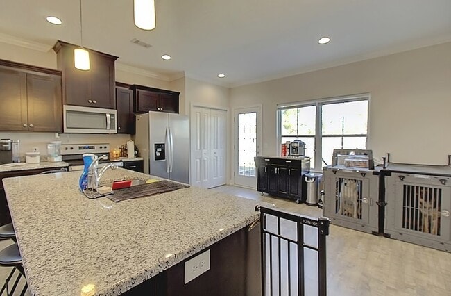 Building Photo - 35 Perlieu Ct