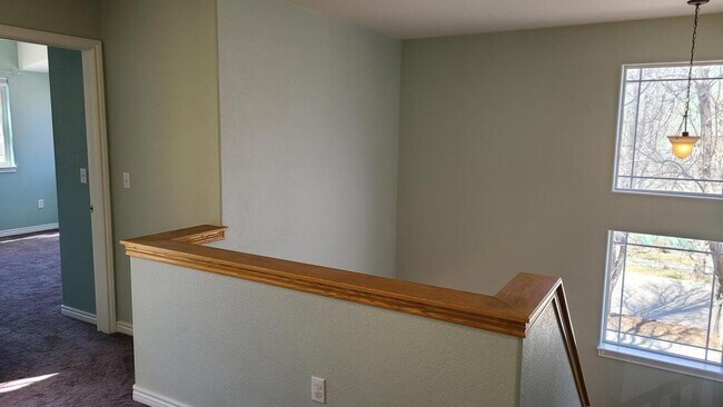 Building Photo - 818 S Terry St Unit 1