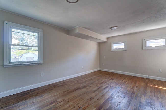 Building Photo - 37 Moulthrop St