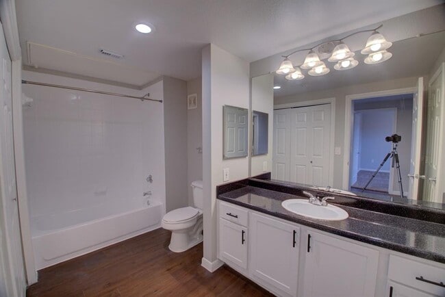 Building Photo - 2320 Gracy Farms Ln
