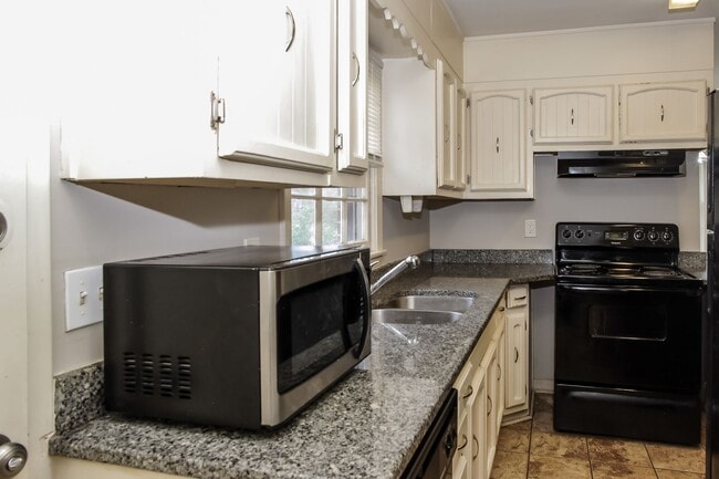 Building Photo - 3206 Bayless Dr SW