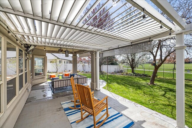 Building Photo - 2279 S Bear Claw Way