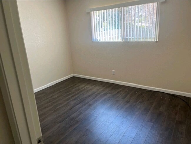 Building Photo - 2-bedroom 2 bath home with garage 55+commu...