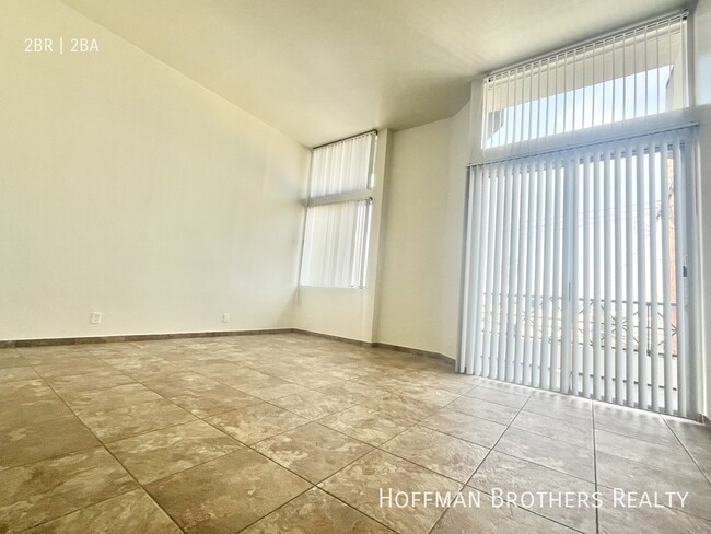 Building Photo - 943 Serrano Ave