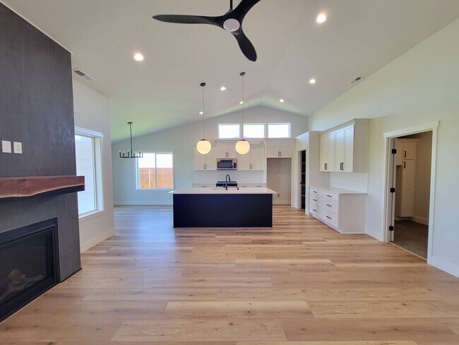 Building Photo - 4705 Corinth Dr