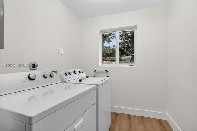 Building Photo - 6720 NW 6th Ct