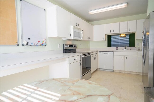 Building Photo - 3559 Capland Ave